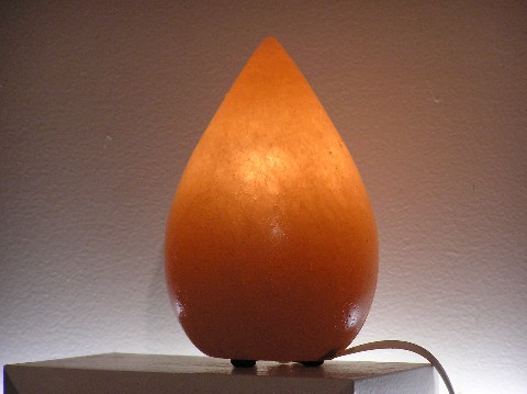 Lampe goutte d\'\'eau en cristaux de sel de Pologne - lampe en cristal de sel