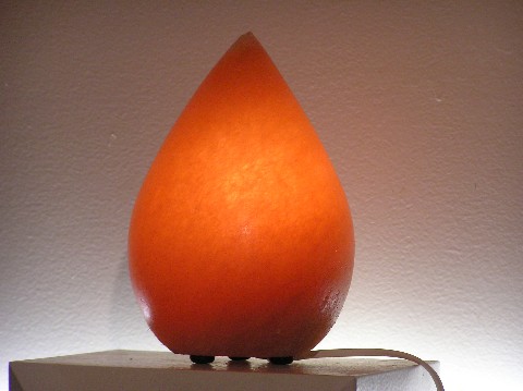 Lampe goutte d\'\'eau en cristaux de sel de Pologne - lampe en cristal de sel